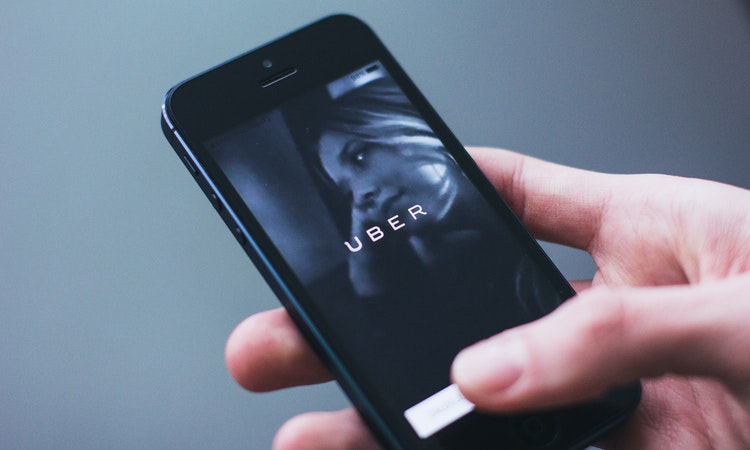 La historia de Uber: de la invención a la crisis: cómo revolucionó la movilidad urbana